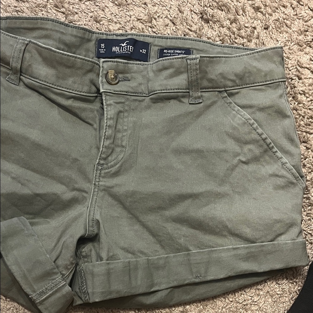 Hollister Women's Green Cargo Shorts